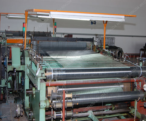 Net weaving machine
