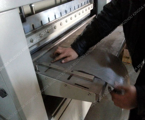 Pleat folding machine