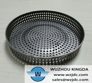 Perforated metal disc