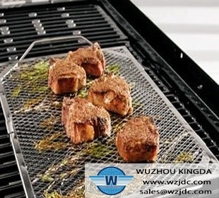 Barbeque crimped wire mesh