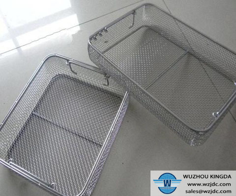 Foldable rectangular wire basket
