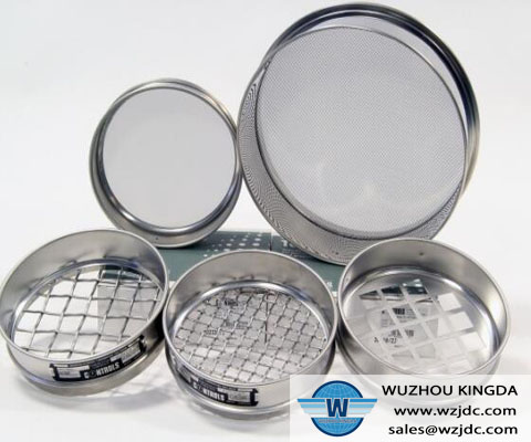 Round laboratory test sieve