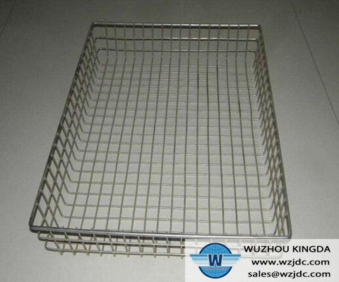 Wire mesh medical sterilizing basket