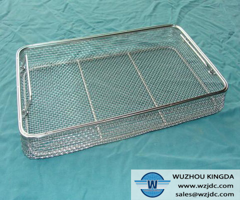 Wire mesh cleaning basket