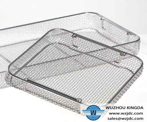 Wire mesh basket for sterilizing